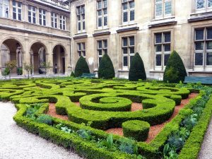 a beautiful garden in Paris