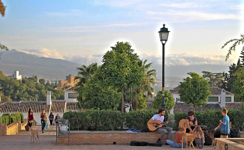 afternoon with guitars at Plaza San Cristobal.